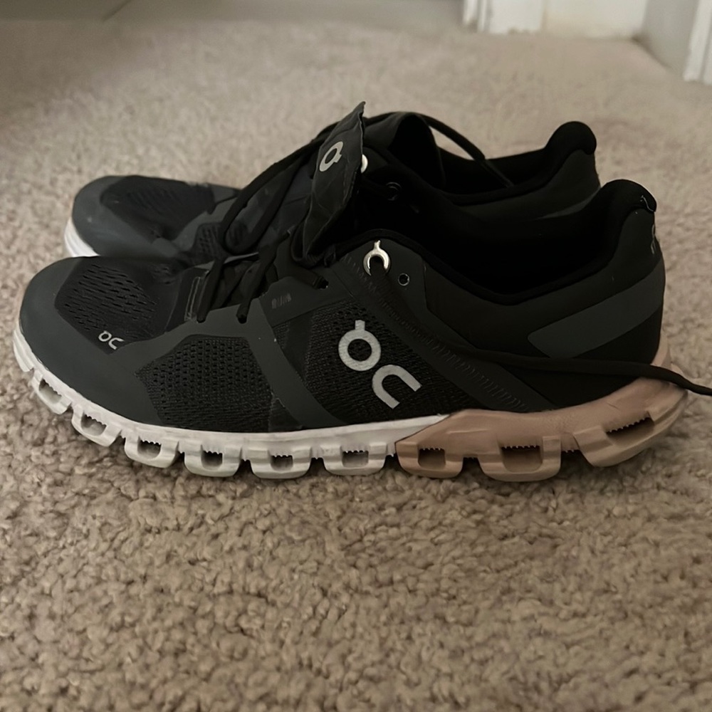 On sneakers size 6